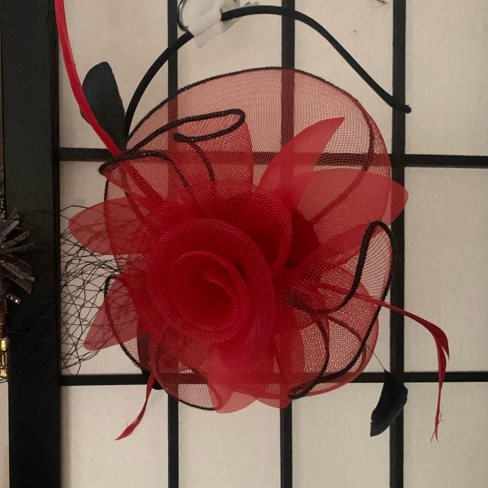 Fascinator EUC British w hair band